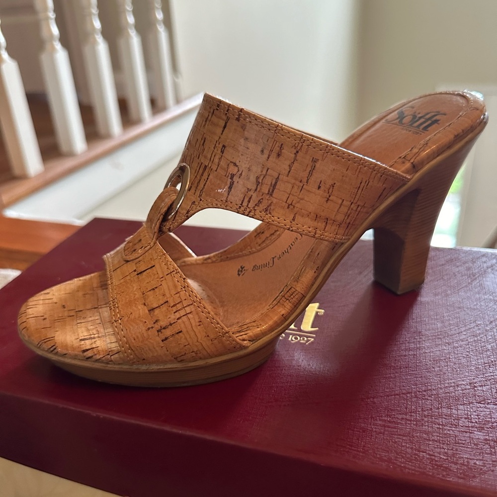 Sofft like-new Sandal, size 8.5m, natural